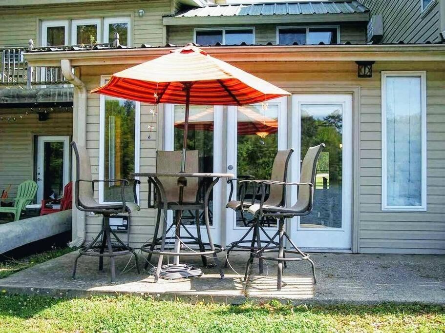 Lakefront Casita - Perfect for couples or families view 3