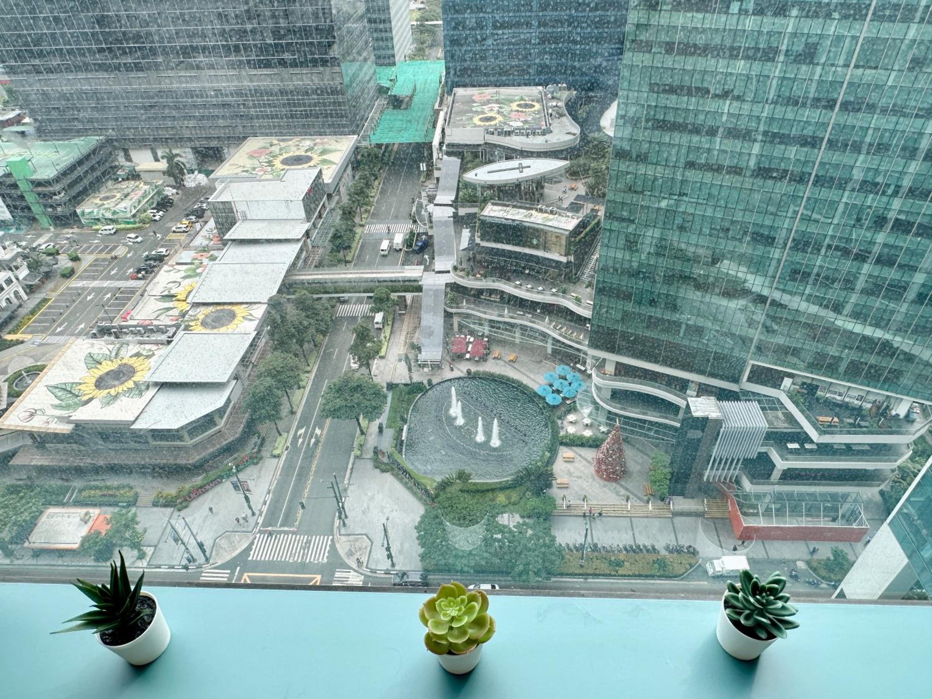 1 BR Uptown BGC Cozy Condo Netflix 200Mb Wi-Fi