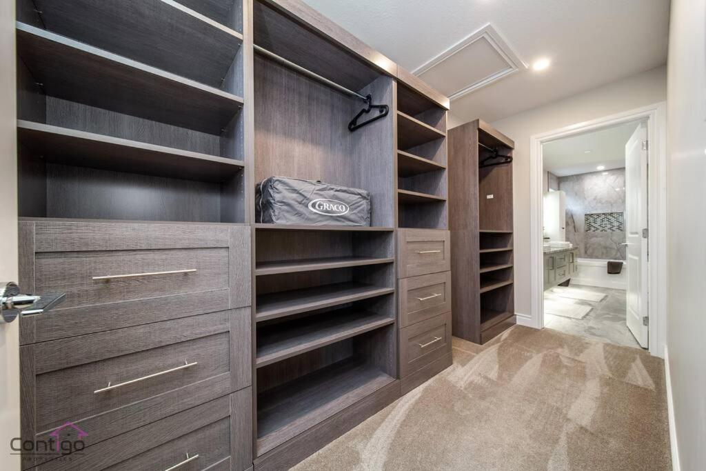 The Azure, Near DT & University, TWO King Beds!