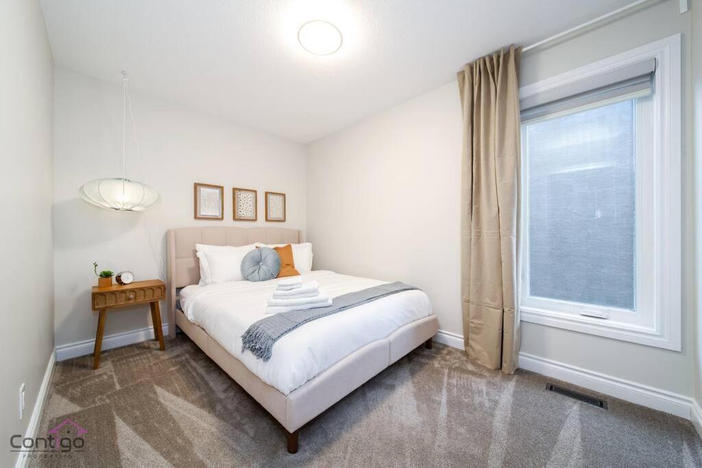 The Azure, Near DT & University, TWO King Beds!
