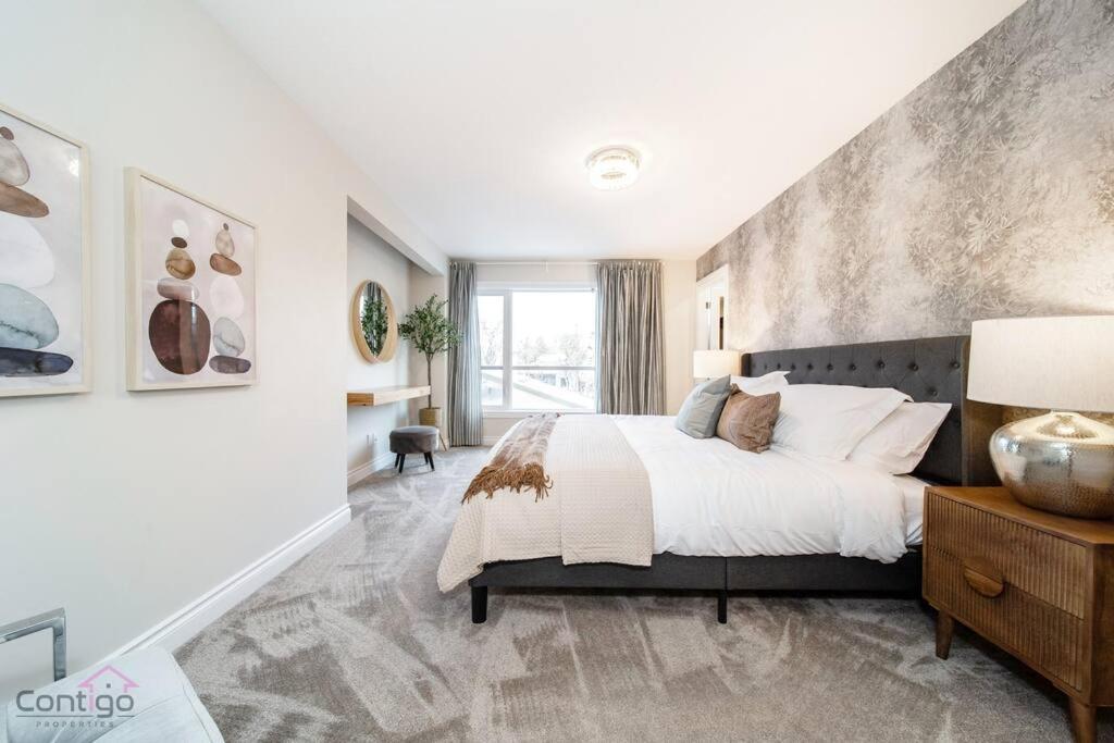 The Azure, Near DT & University, TWO King Beds!