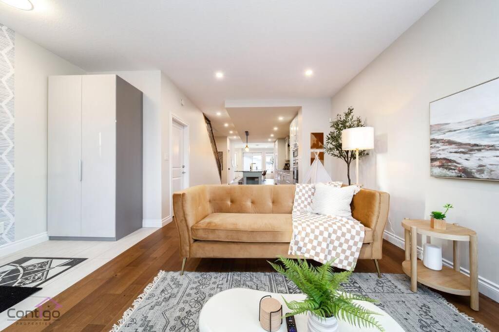 The Azure, Near DT & University, TWO King Beds!
