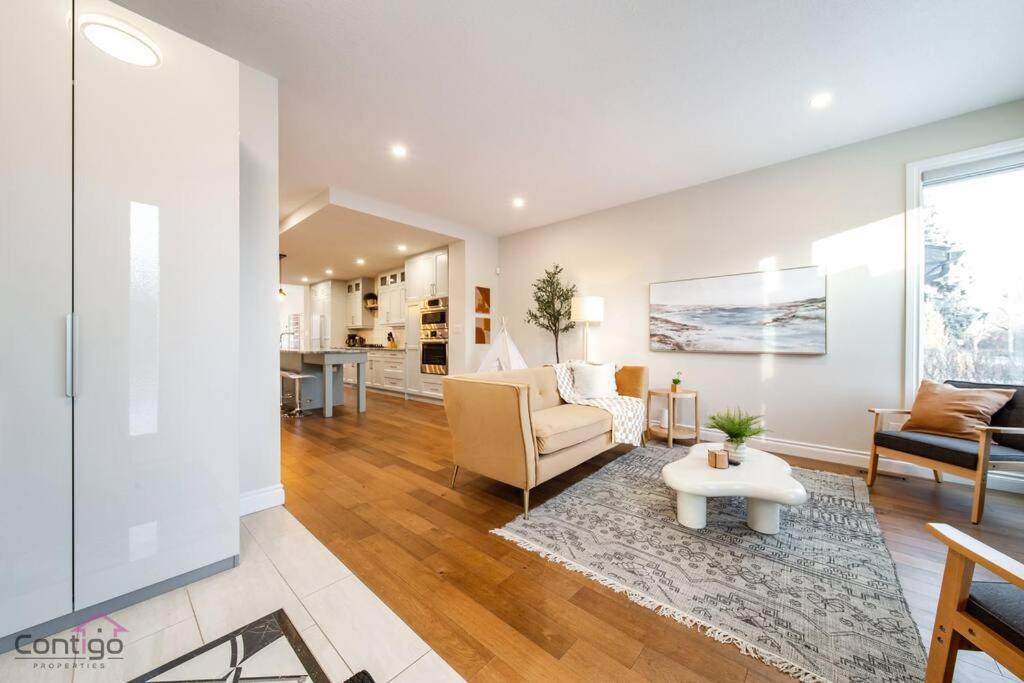 The Azure, Near DT & University, TWO King Beds!