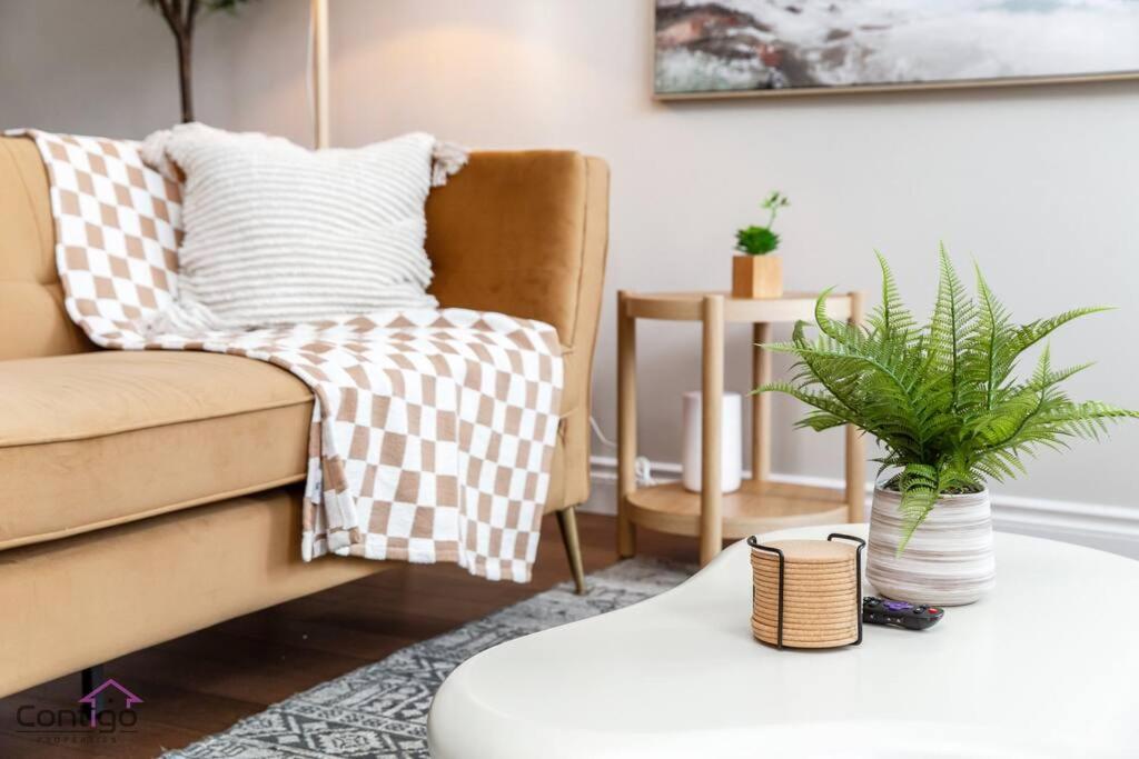 The Azure, Near DT & University, TWO King Beds!