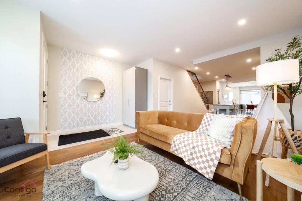 The Azure, Near DT & University, TWO King Beds!