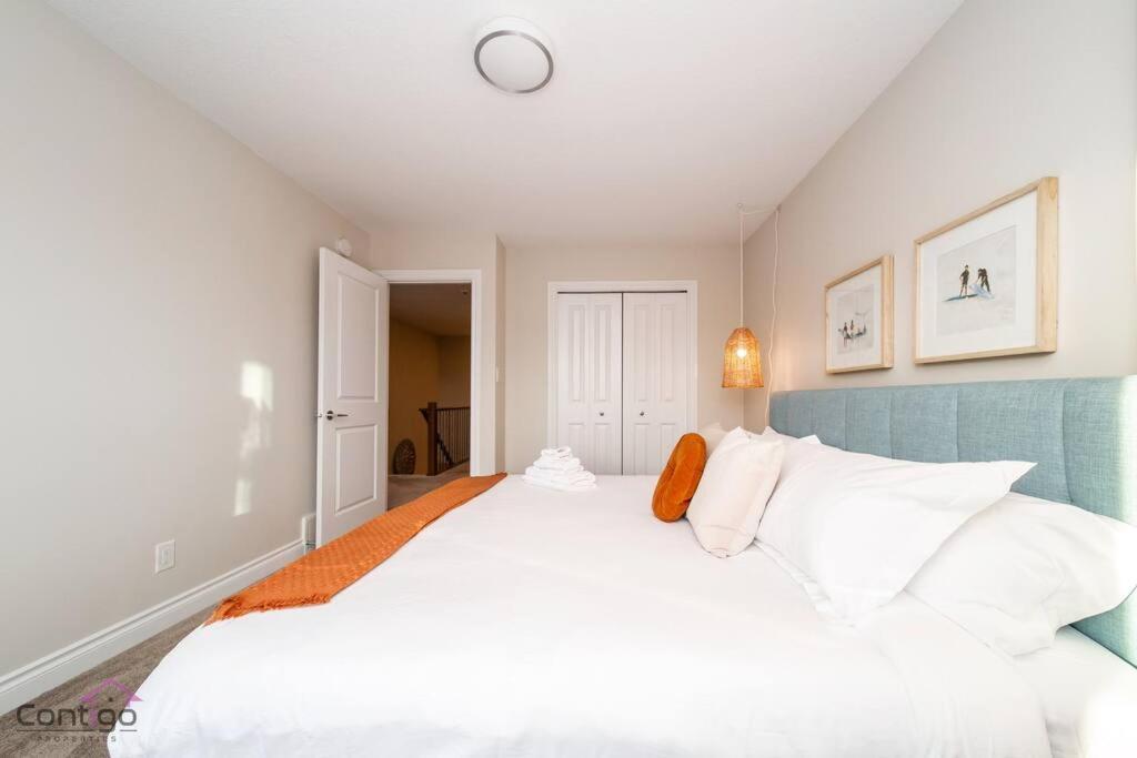 The Azure, Near DT & University, TWO King Beds!