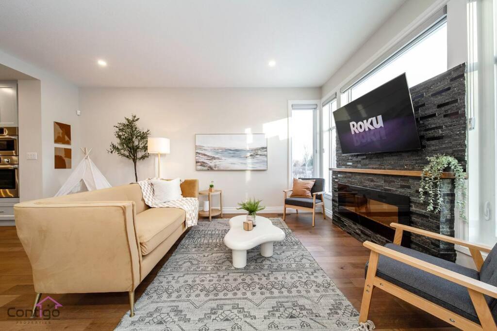 The Azure, Near DT & University, TWO King Beds!