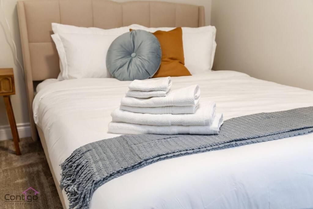 The Azure, Near DT & University, TWO King Beds!