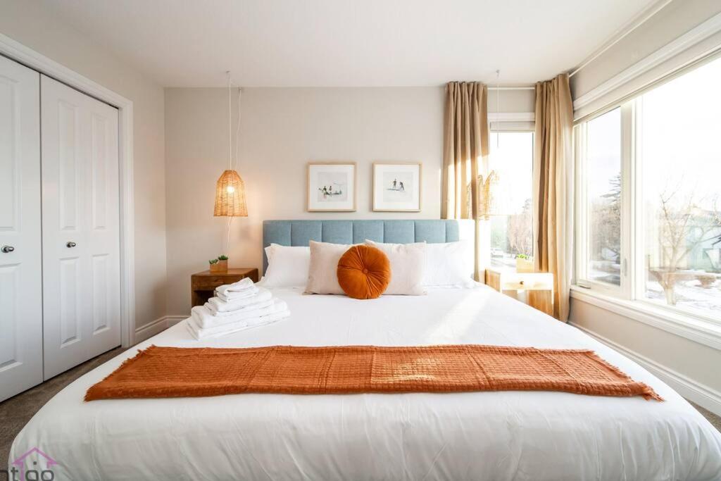 The Azure, Near DT & University, TWO King Beds!