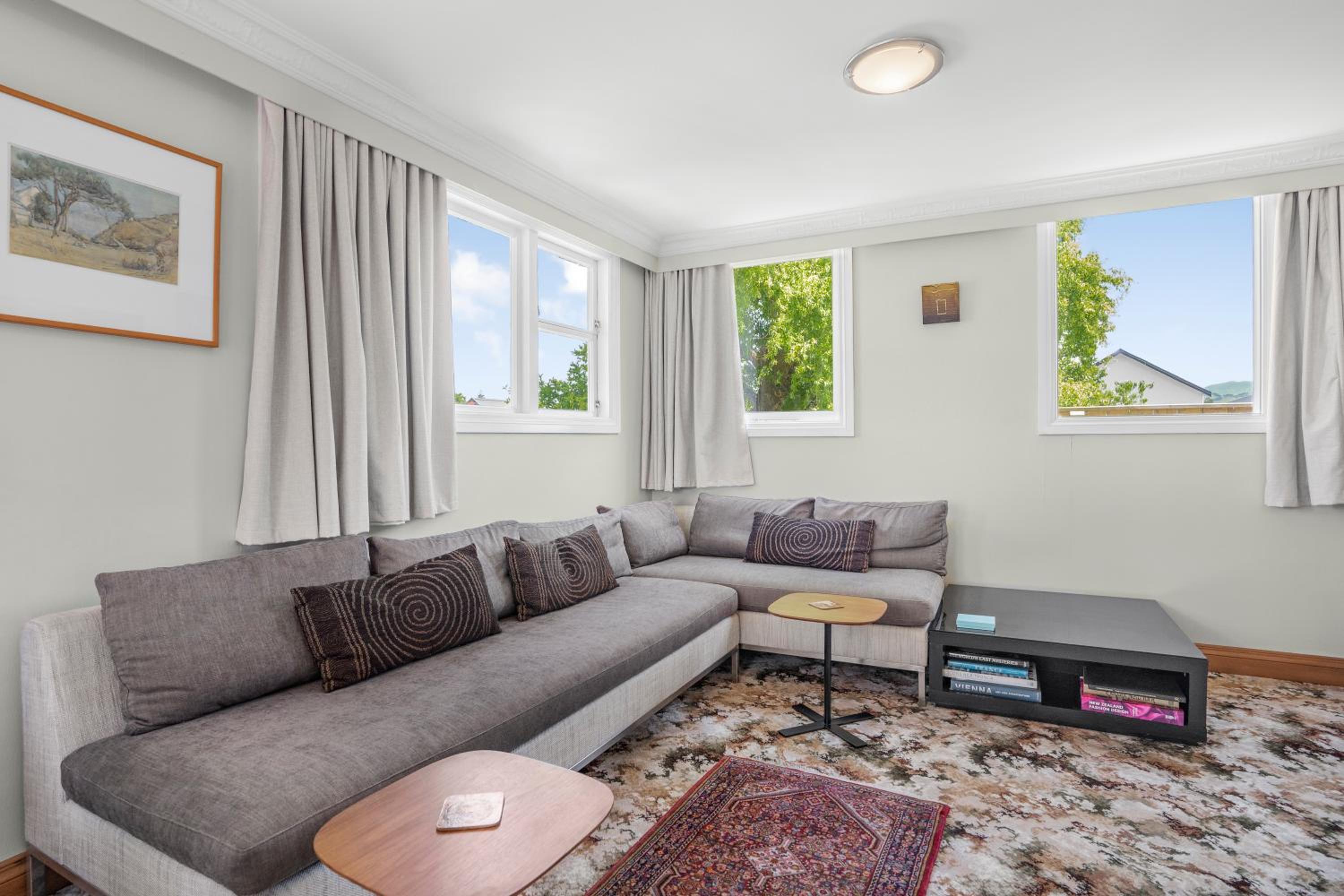 Farley Avenue Turret & Lounge view 5
