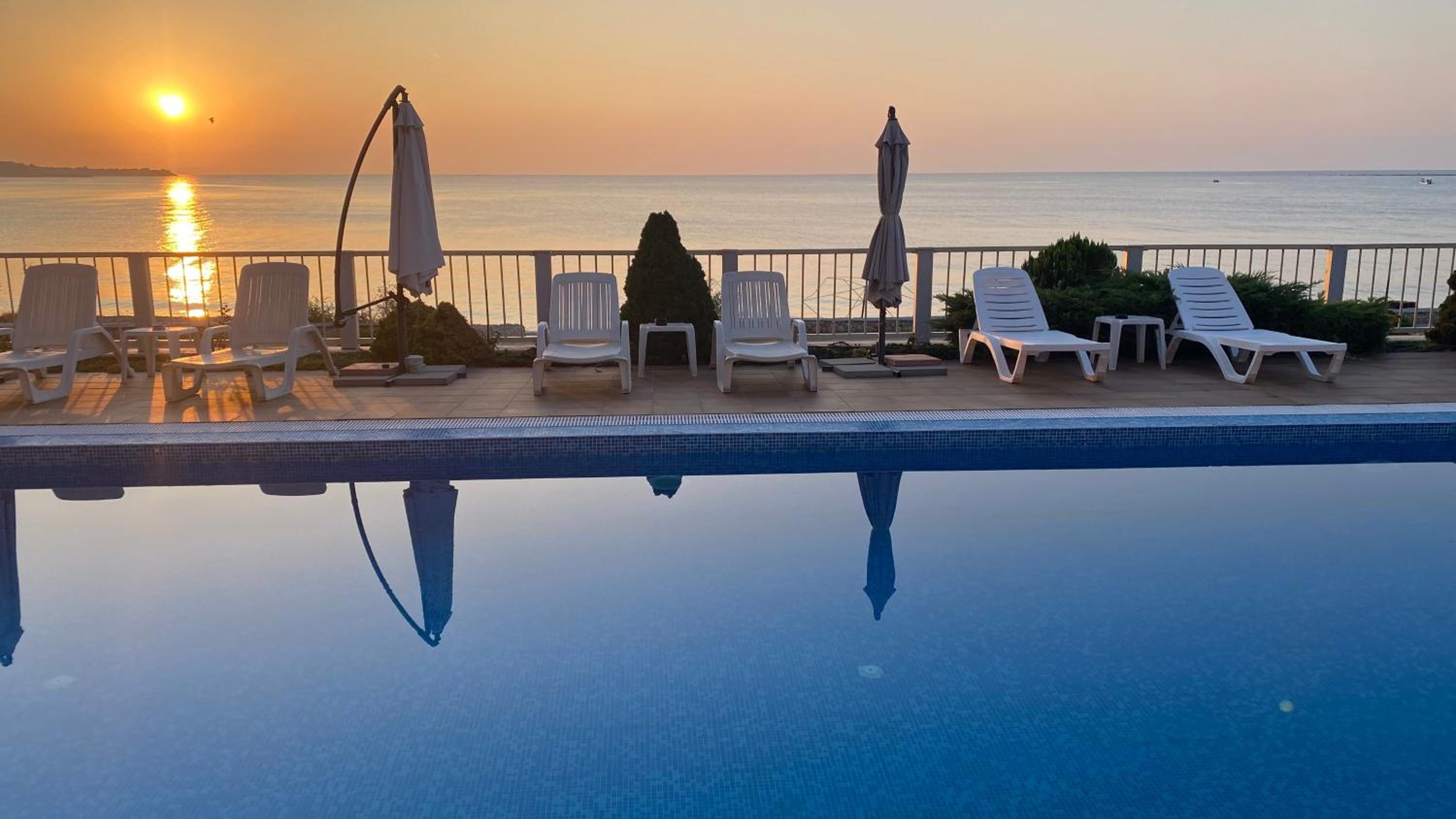 Bellevue Beachfront Paradise