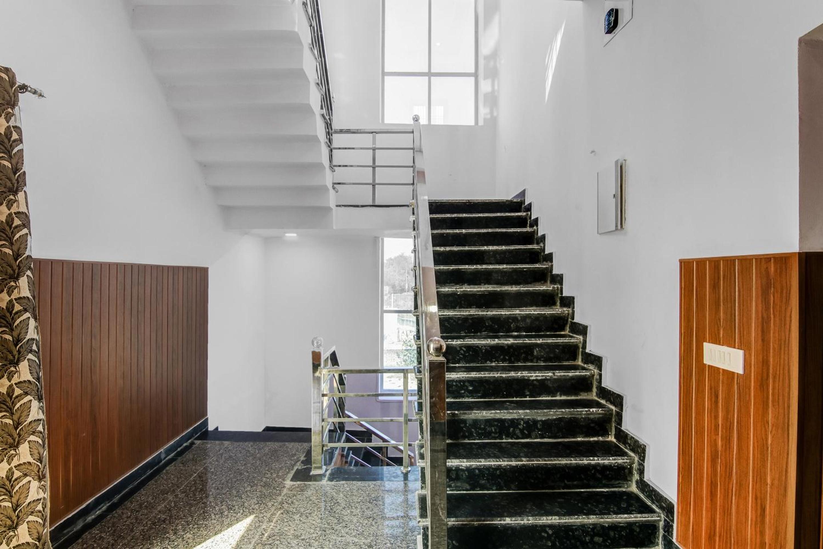 Hotel O Shri Krishna Guest House