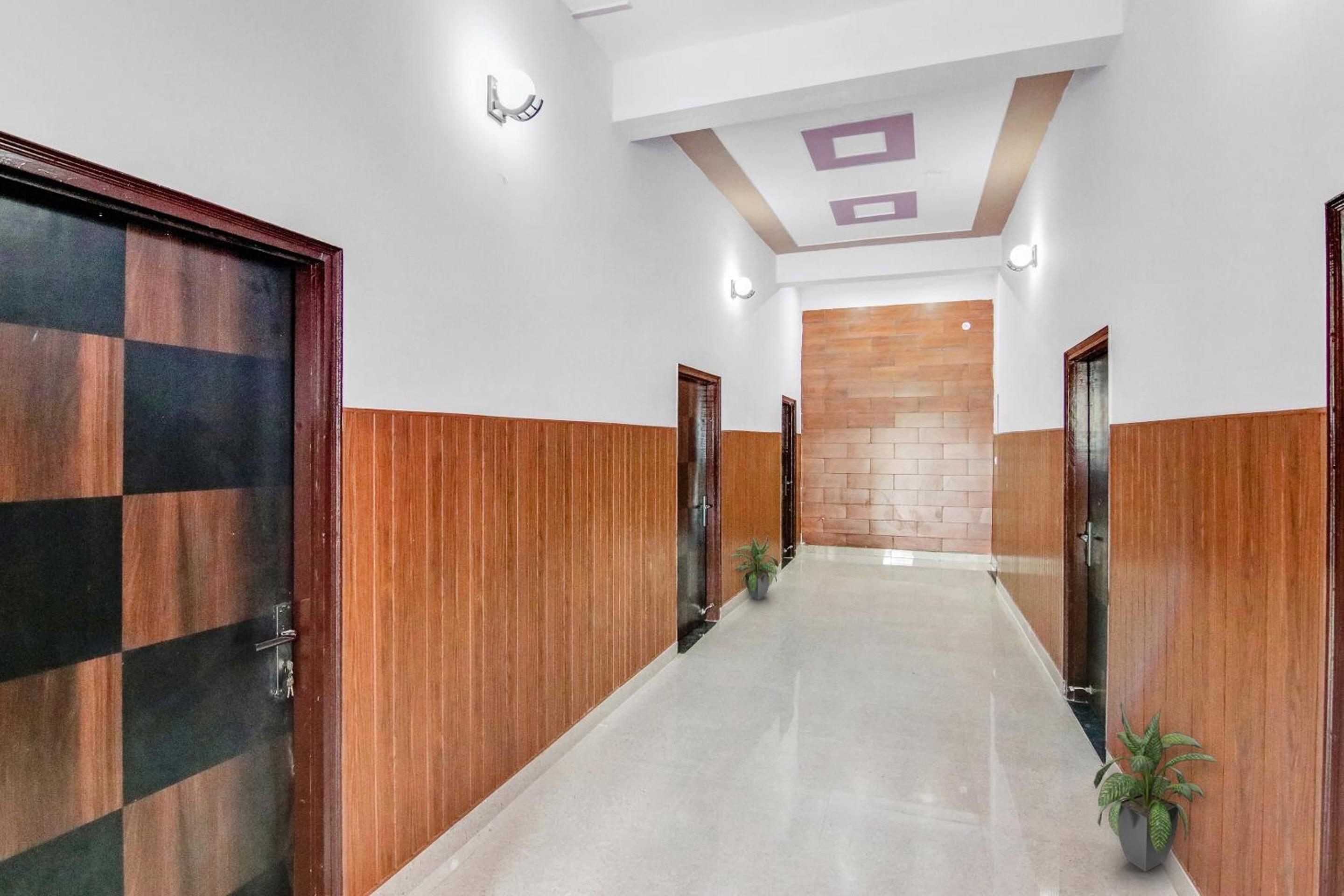 Hotel O Shri Krishna Guest House