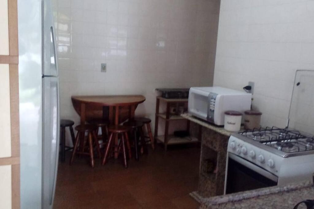 Casa com churrasqueira- 200 metros da praia