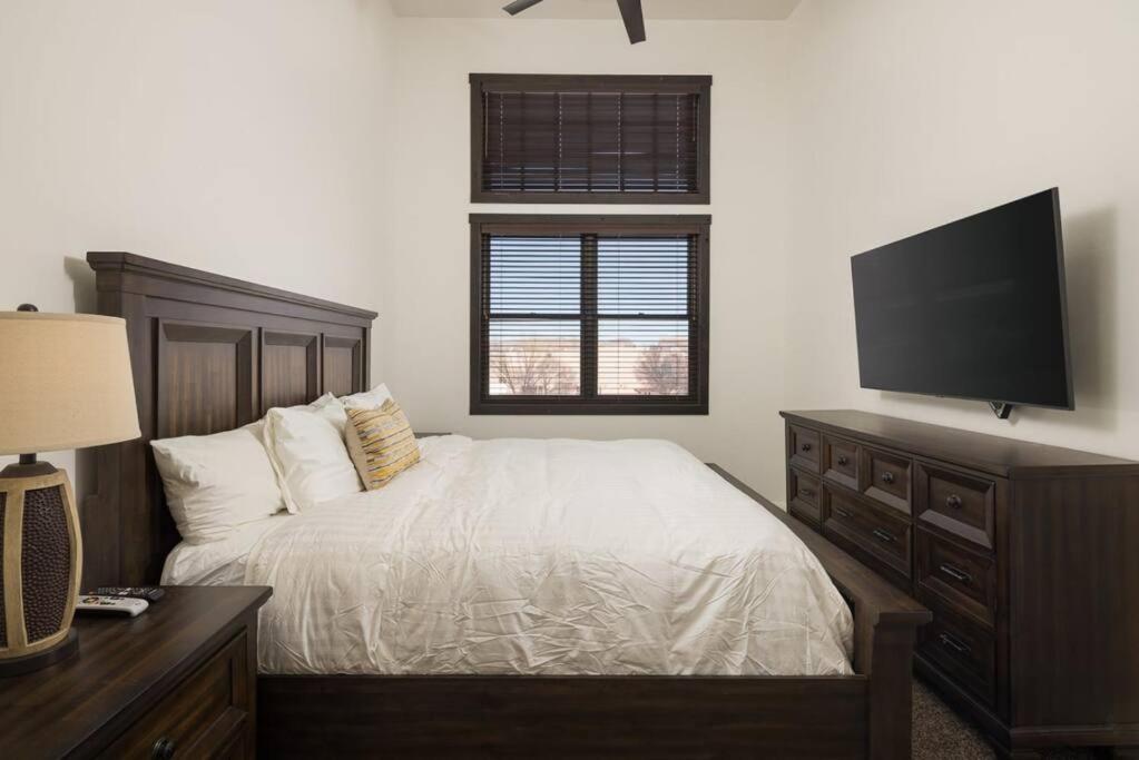 Luxury Downtown Moab Rental - La Dolce Vita Villa #1 view 5