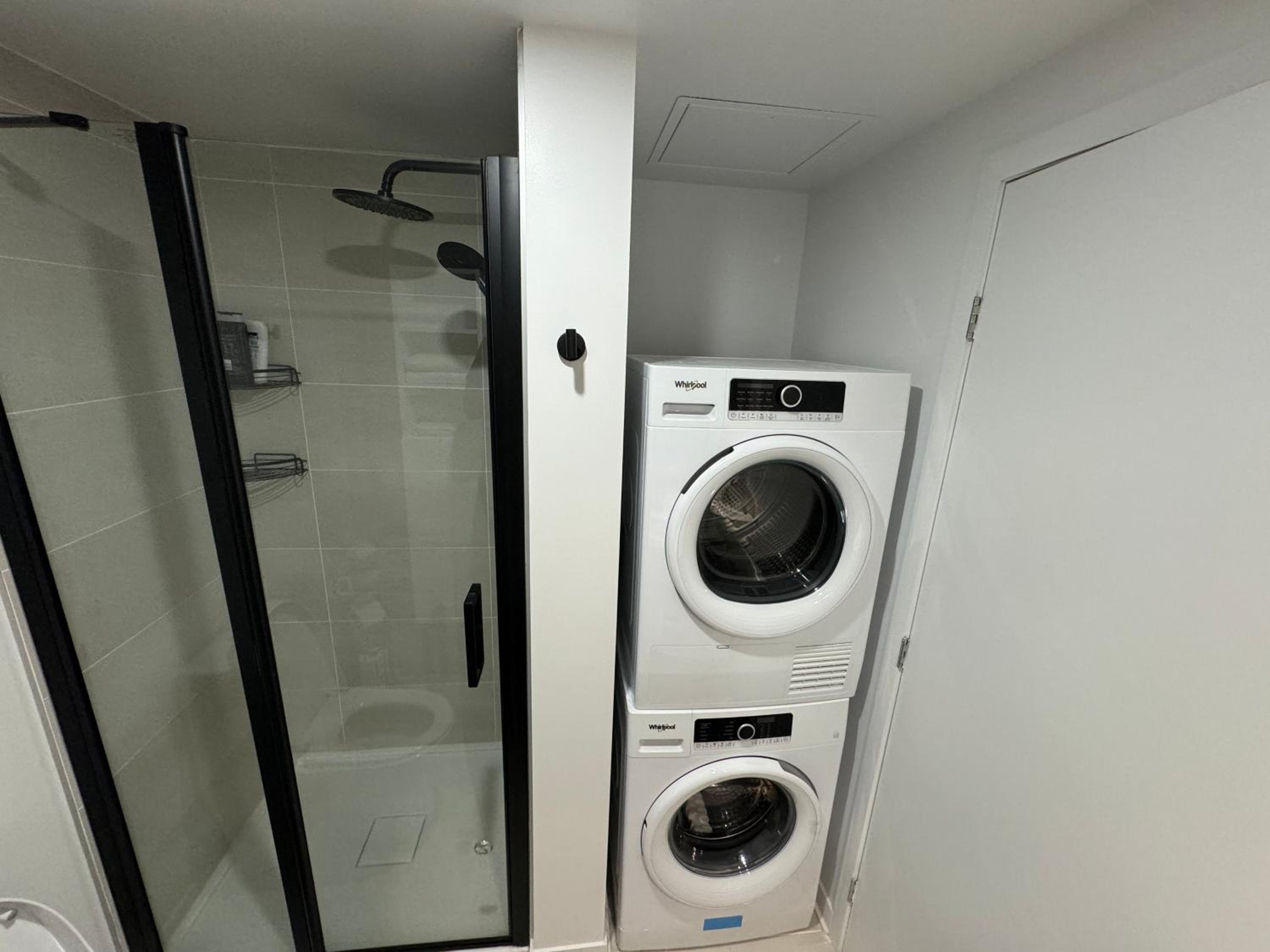 Beautiful and cozy new condo in downtown
