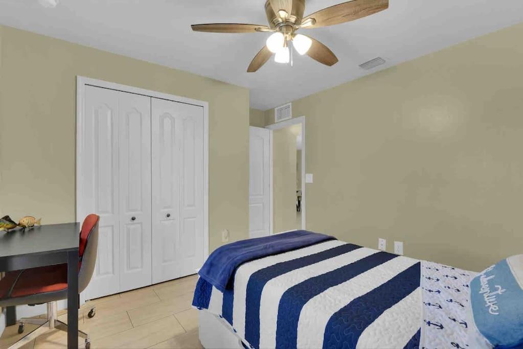 Cape Coral Beauty.Booking view 3