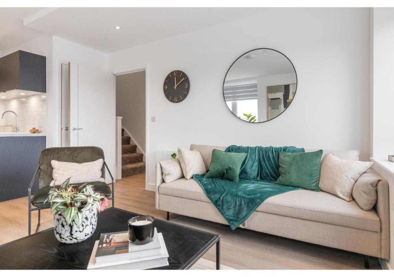 Designer Flat in Prime Location view 3