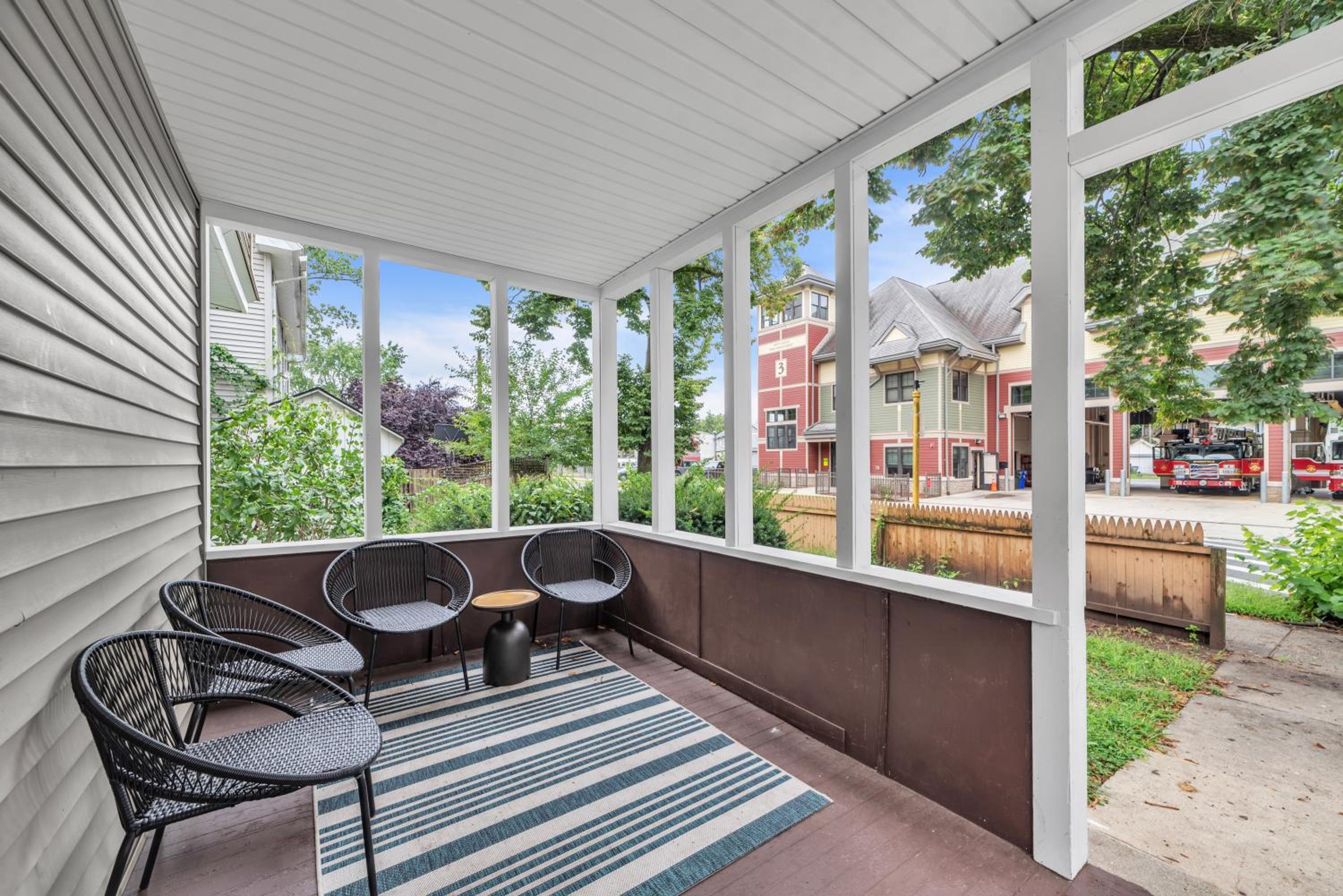 Beautiful 4BR 2 Bathroom House with Parking view 5