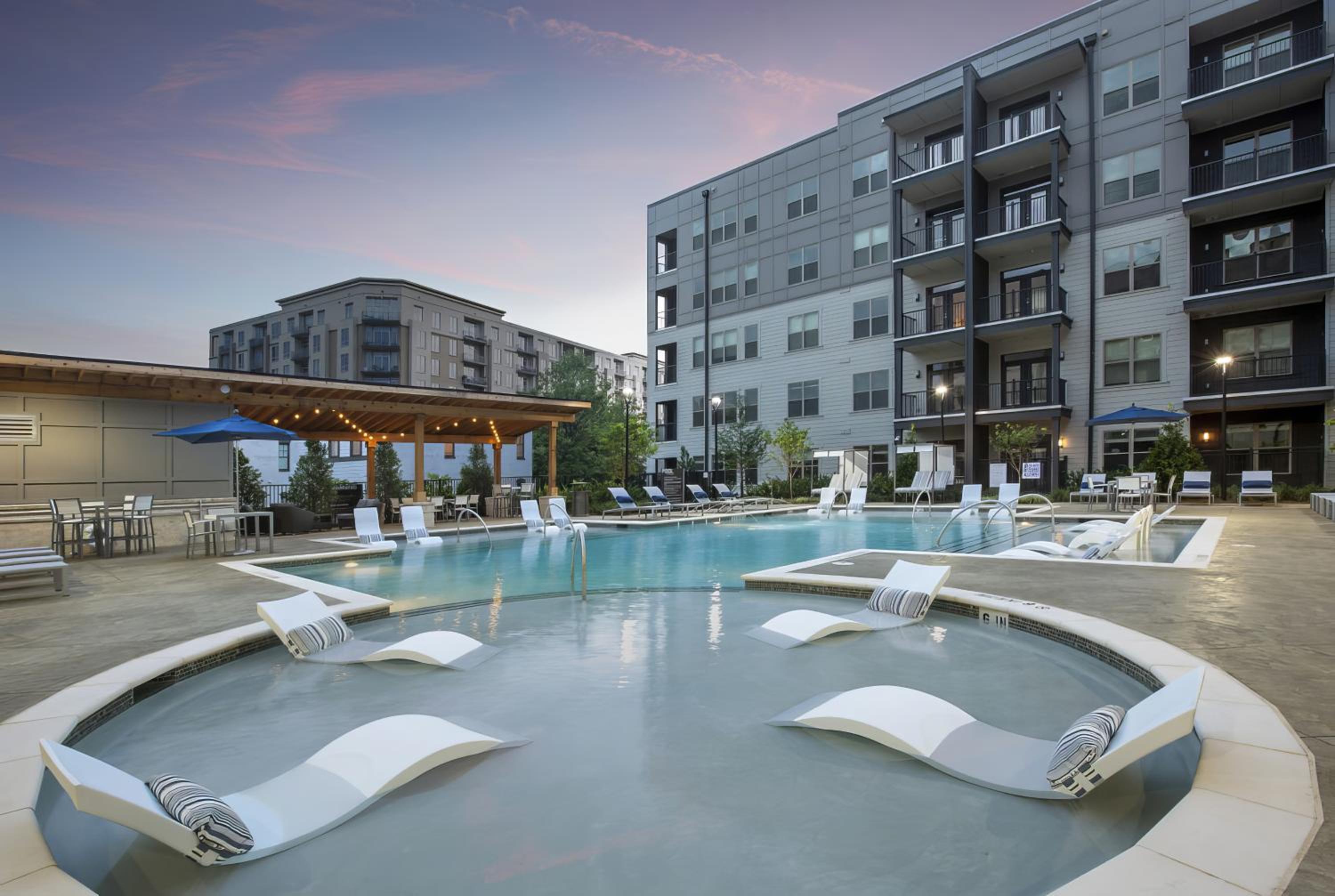 Luxury 2br Apartment (Buckhead) view 3