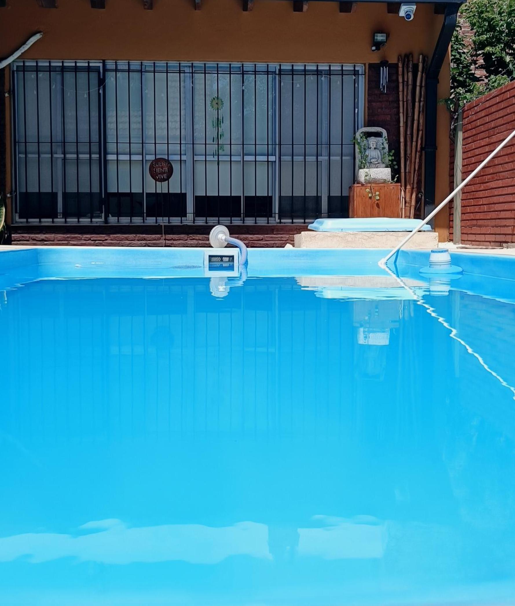 Casa Olivia- Alojamiento con piscina - Aeropuerto Ezeiza