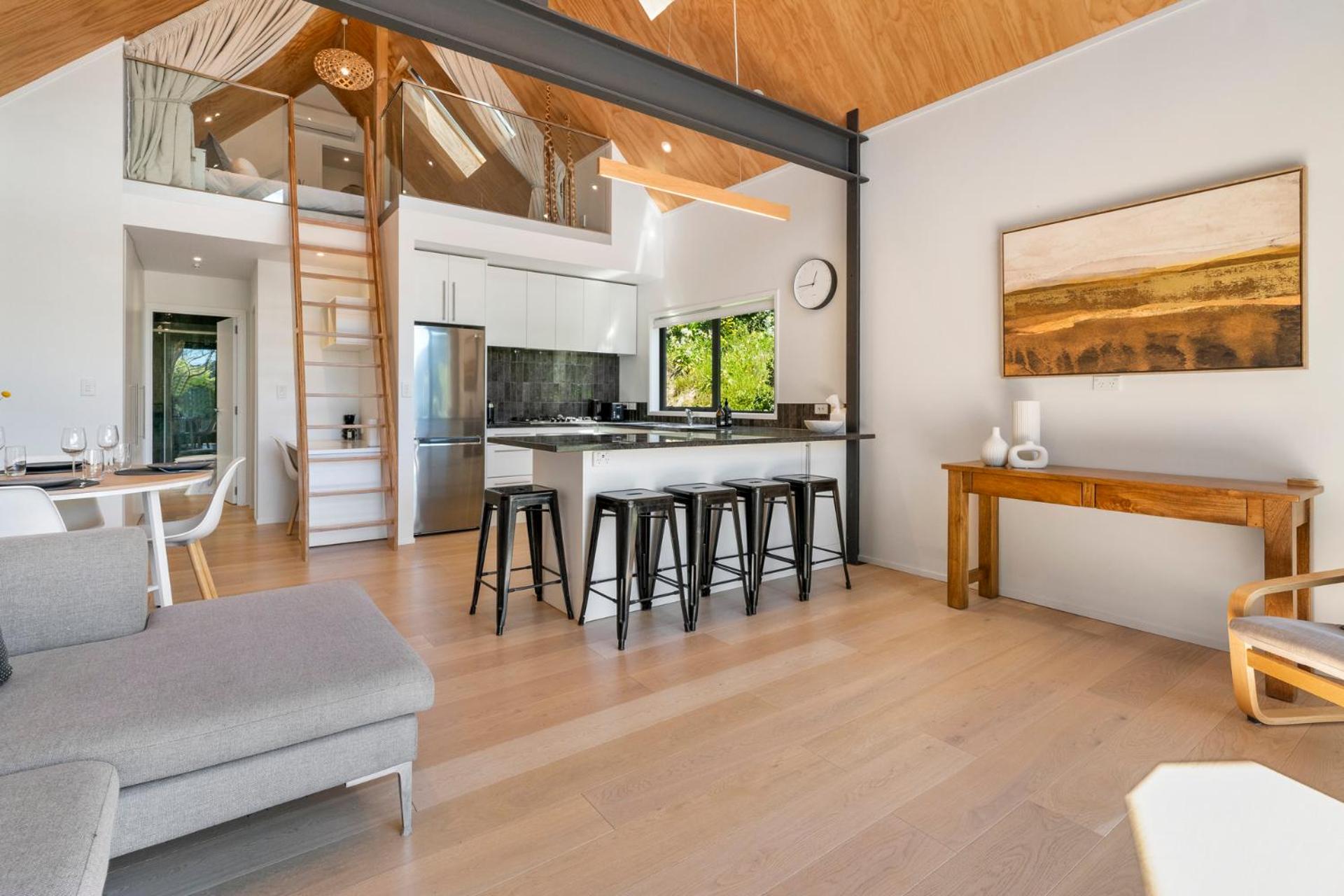 The Cabin - Wellington Holiday Home view 3