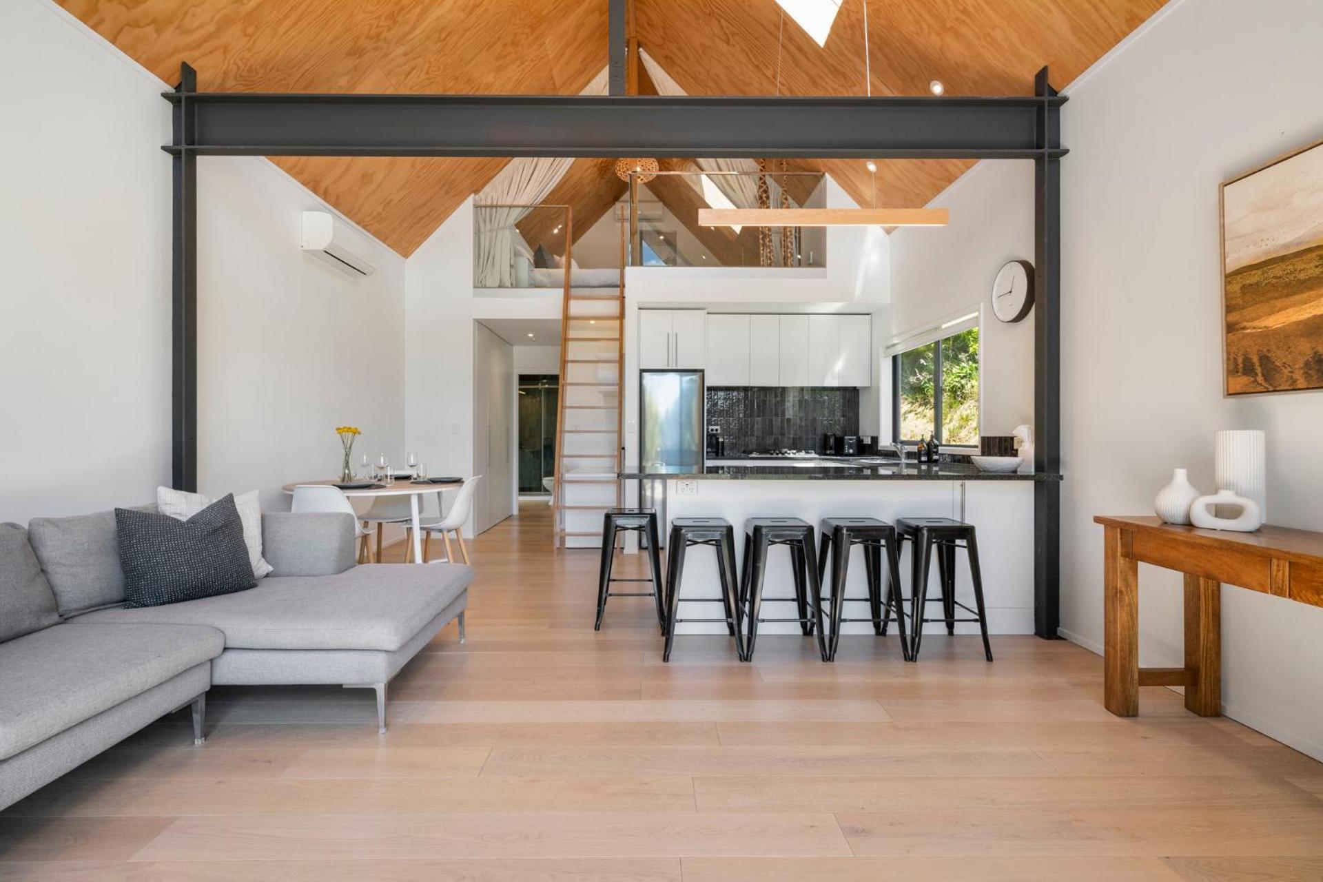 The Cabin - Wellington Holiday Home view 5