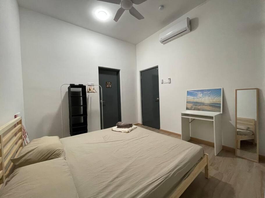 Lovely 2-bedroom condo with big pool photo 8