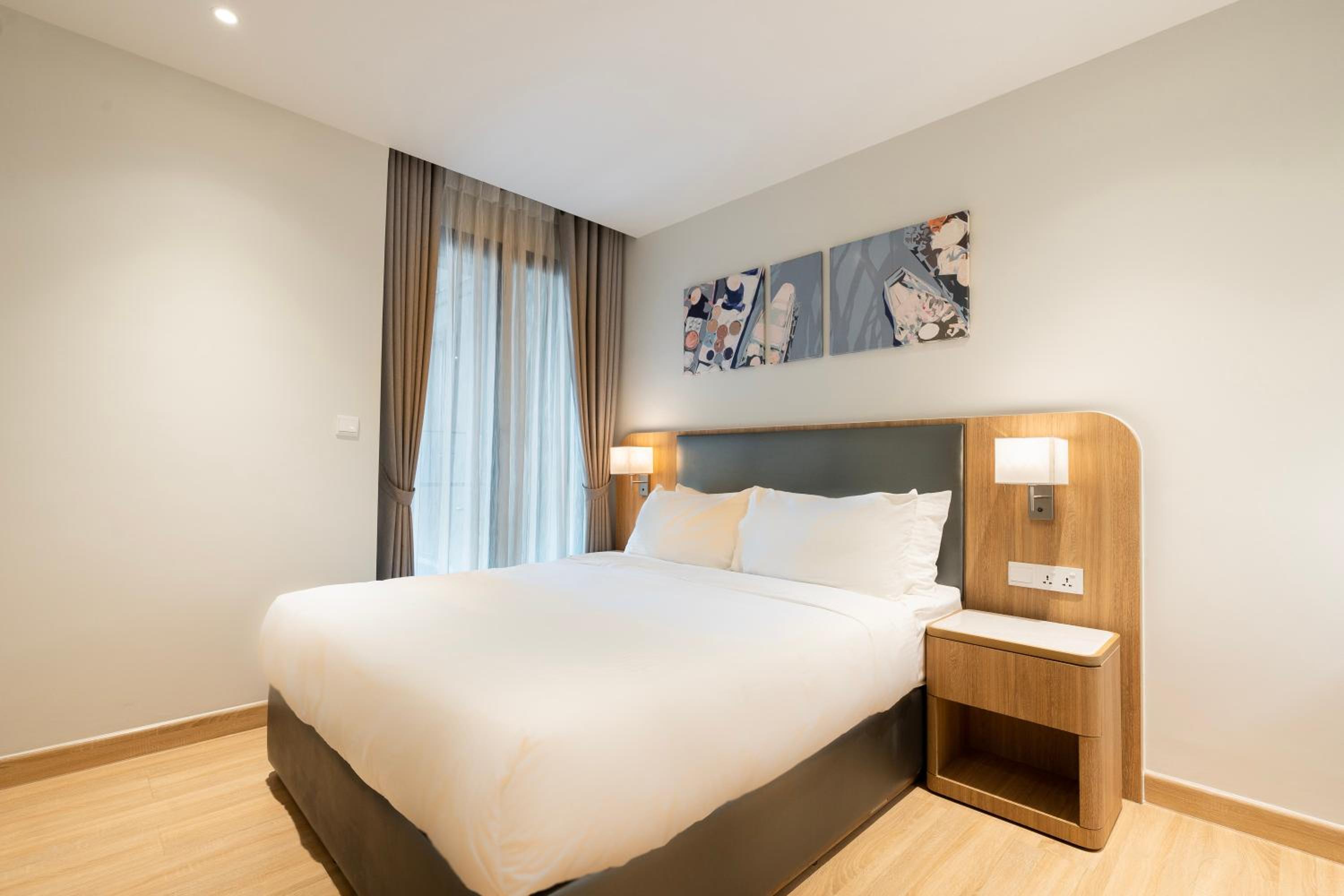 Zenity 3BR Condo: Luxury and Comfort in Quận 1