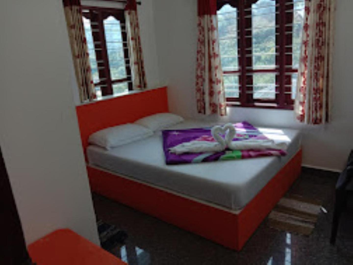CARMEL HOMESTAY , Munnar view 3