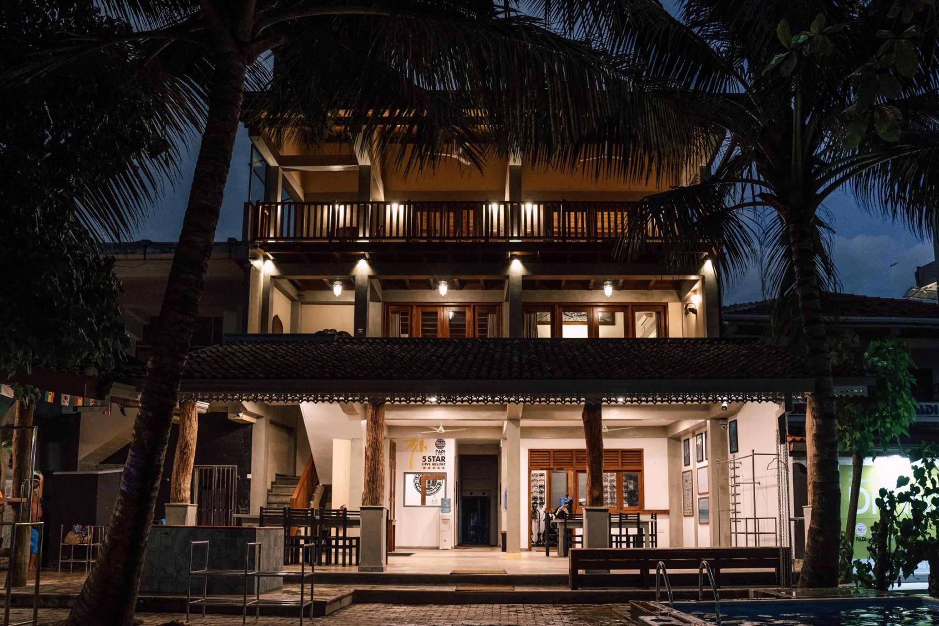 Pearl Divers Beachfront Apartment view 2
