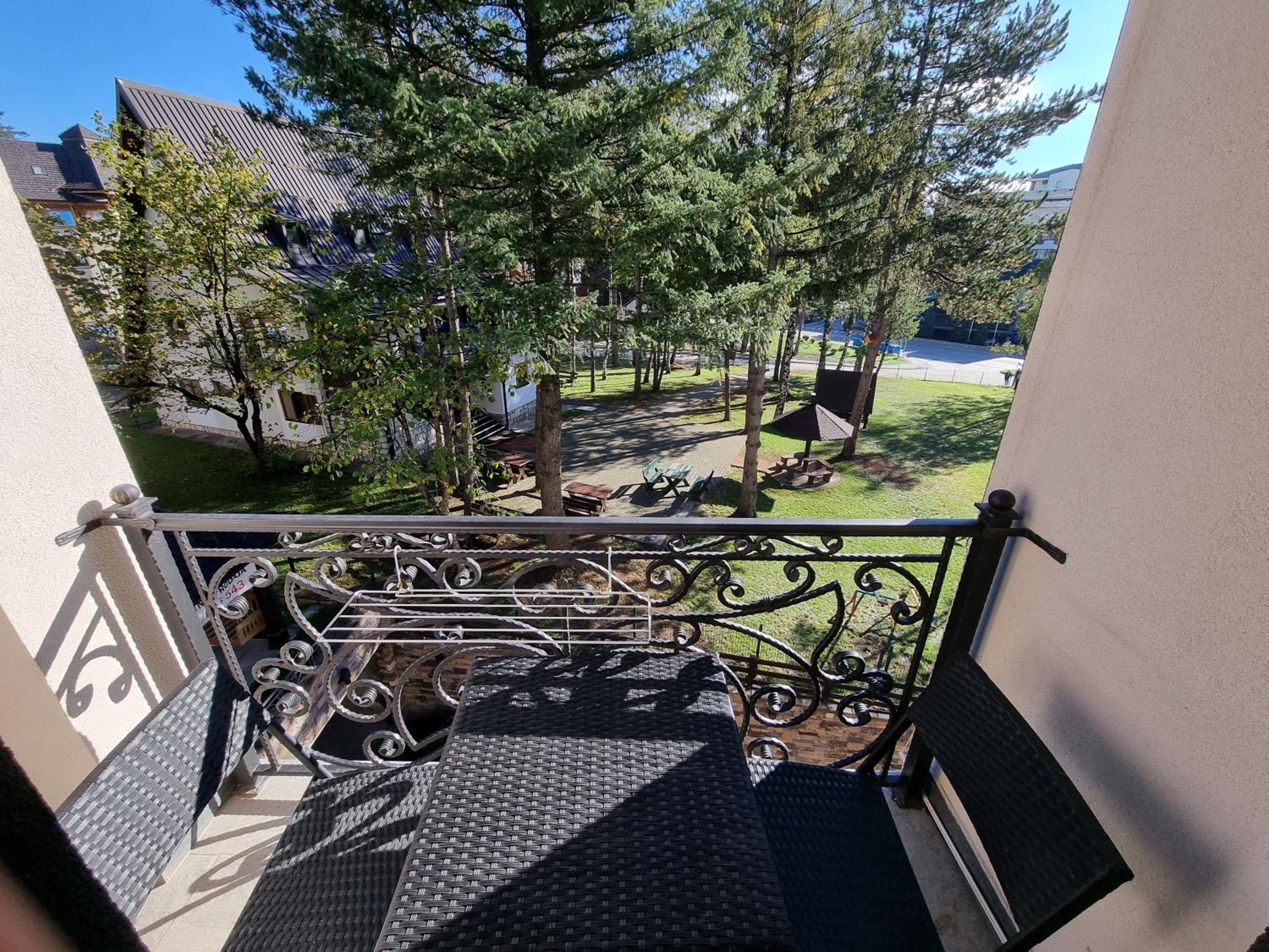 Apartman Djole: 1-bedroom condo with free parking view 3