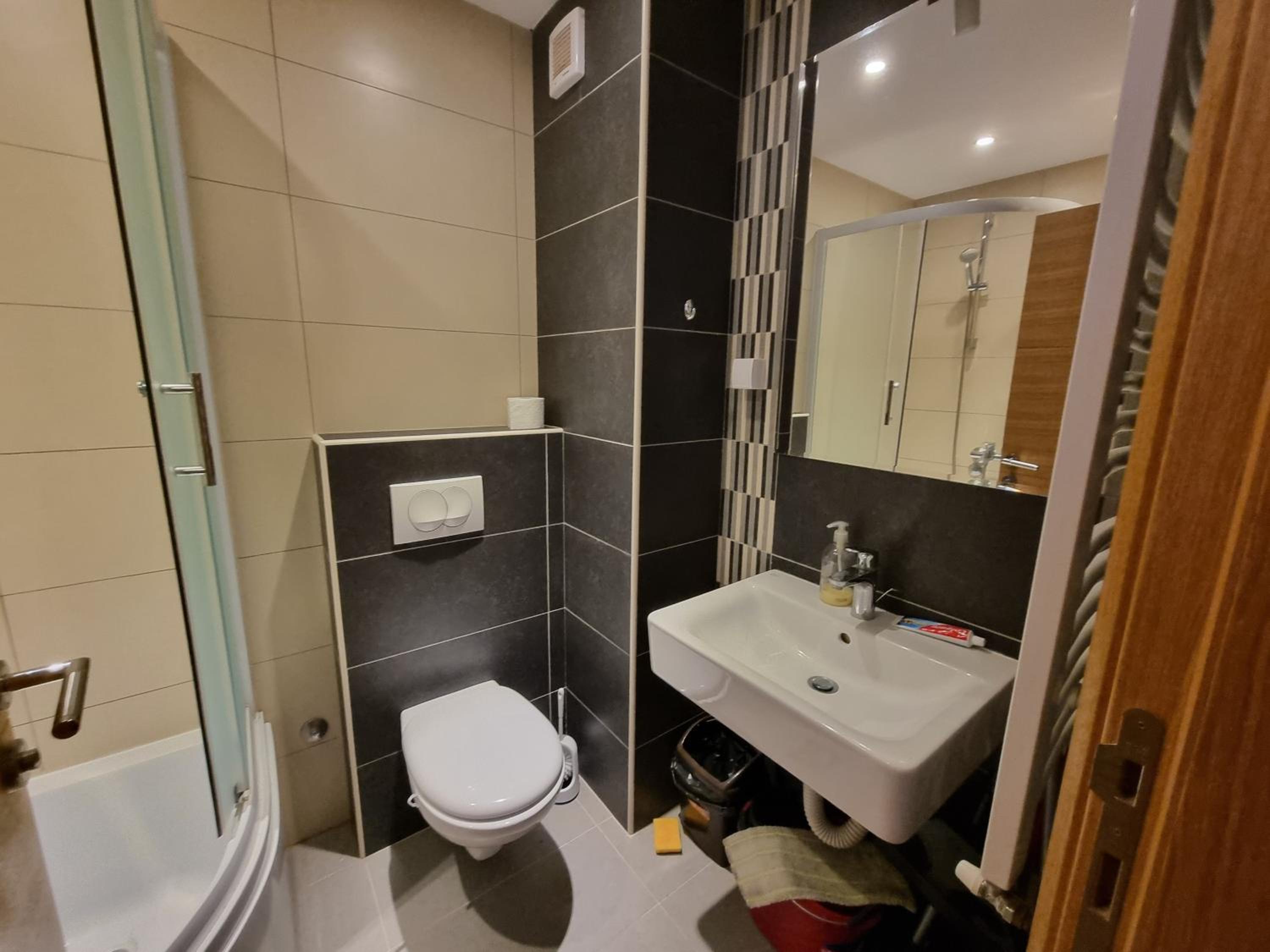 Apartman Djole: 1-bedroom condo with free parking view 2