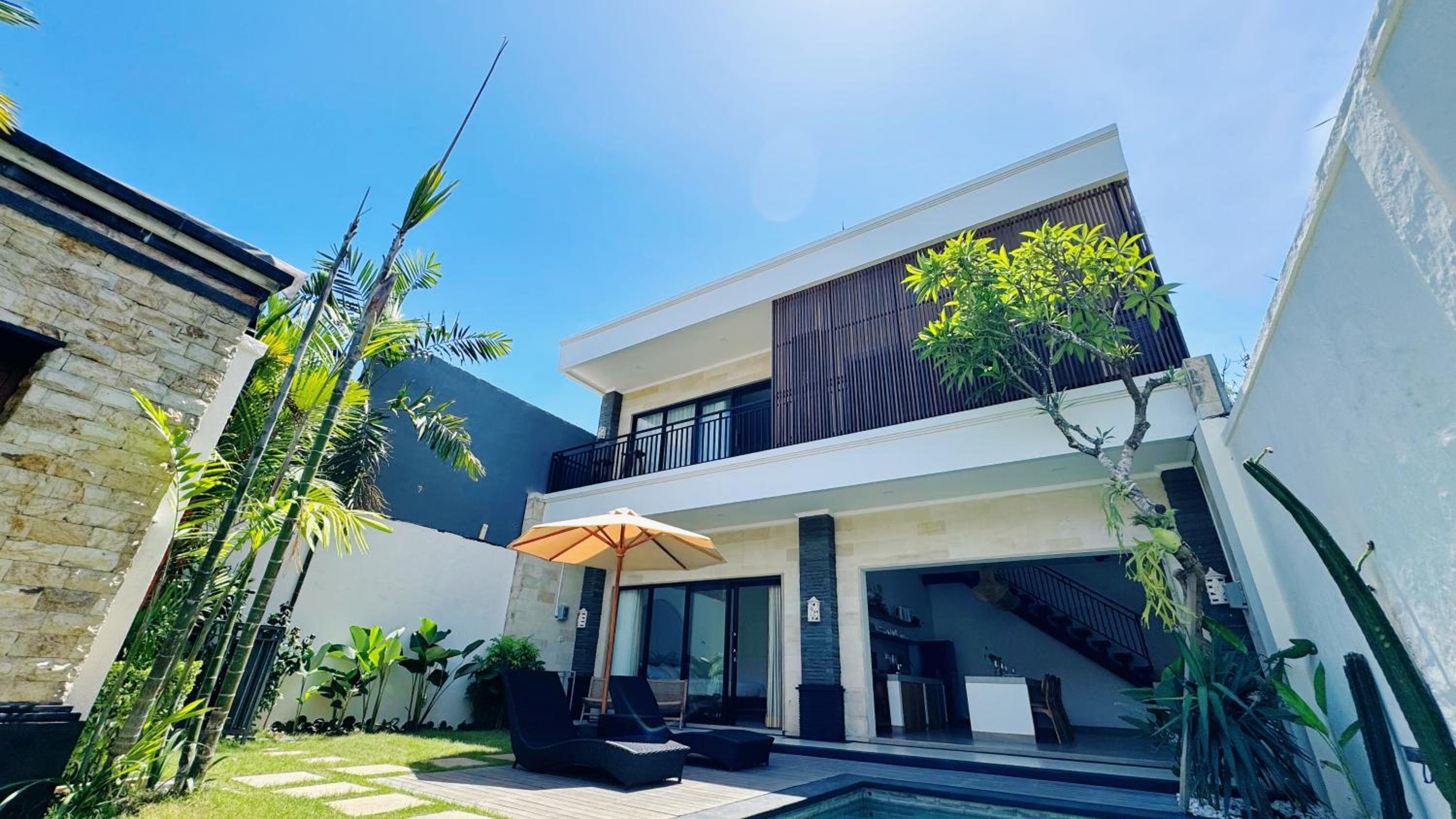 Villa Niu Center Canggu - FattyLion view 2