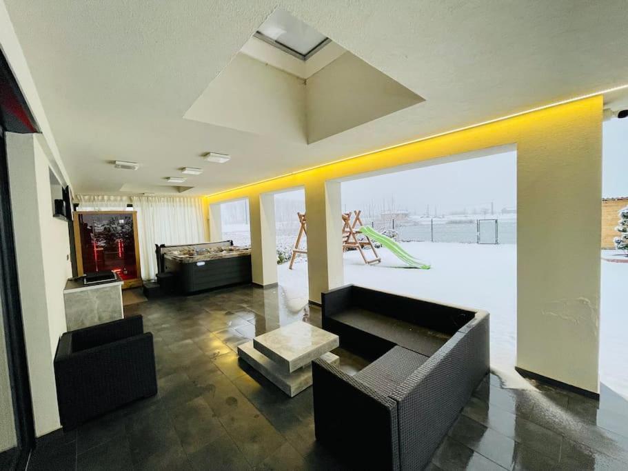 Tóparti Villa, Jakuzzi,Luxus élmény a Szigetközben view 4