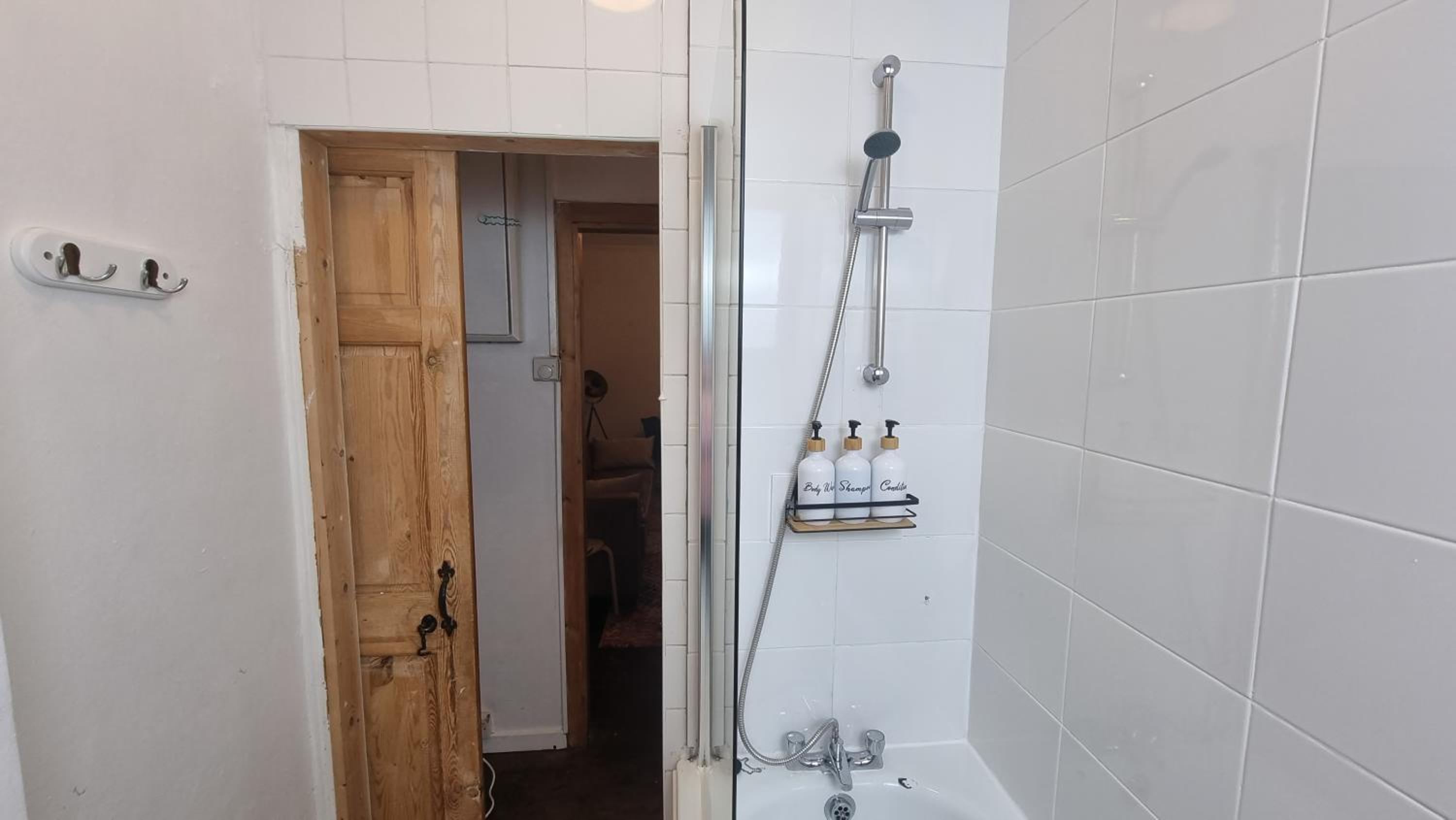 3 bed flat O2 arena Dyson house