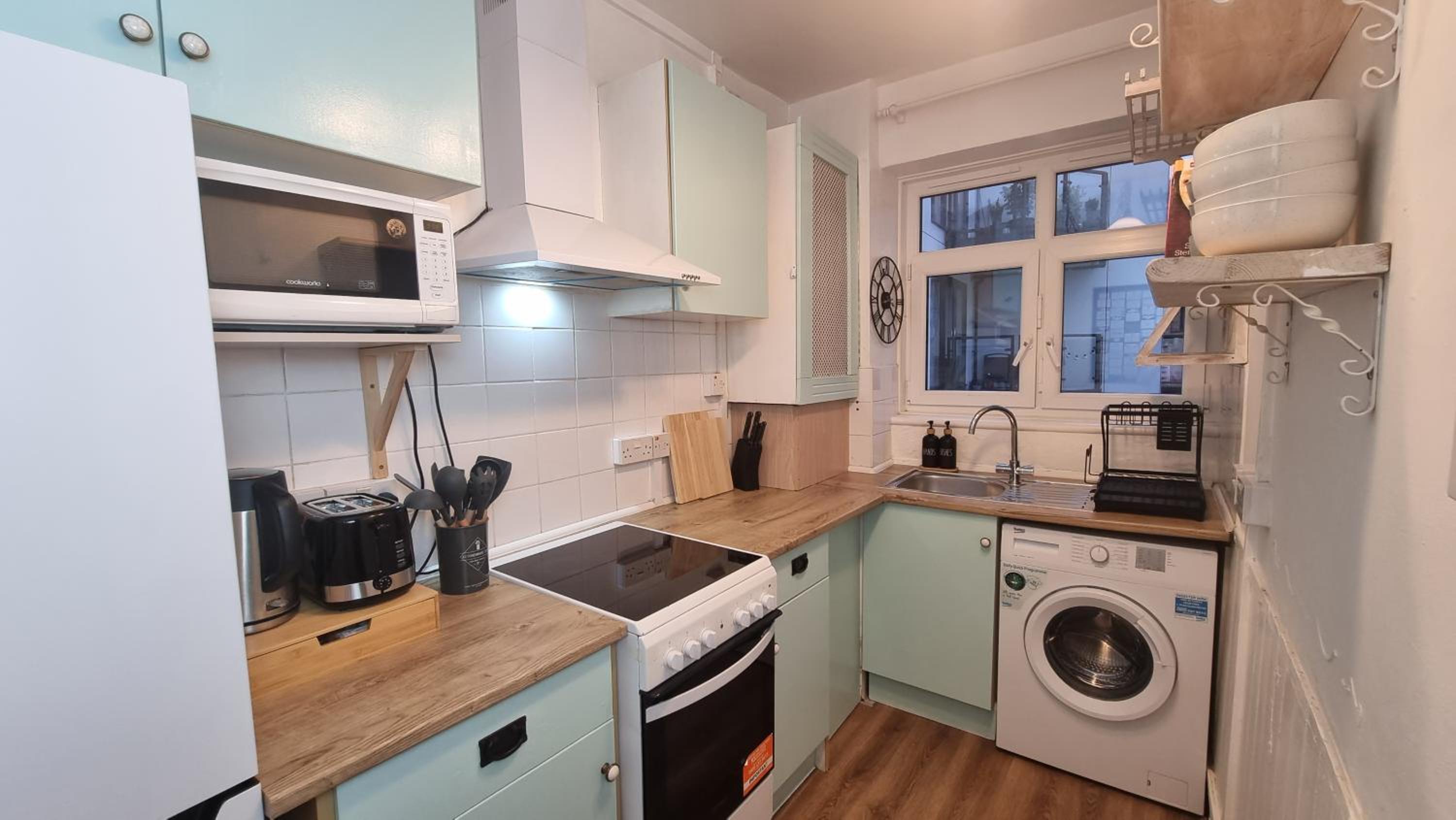 3 bed flat O2 arena Dyson house