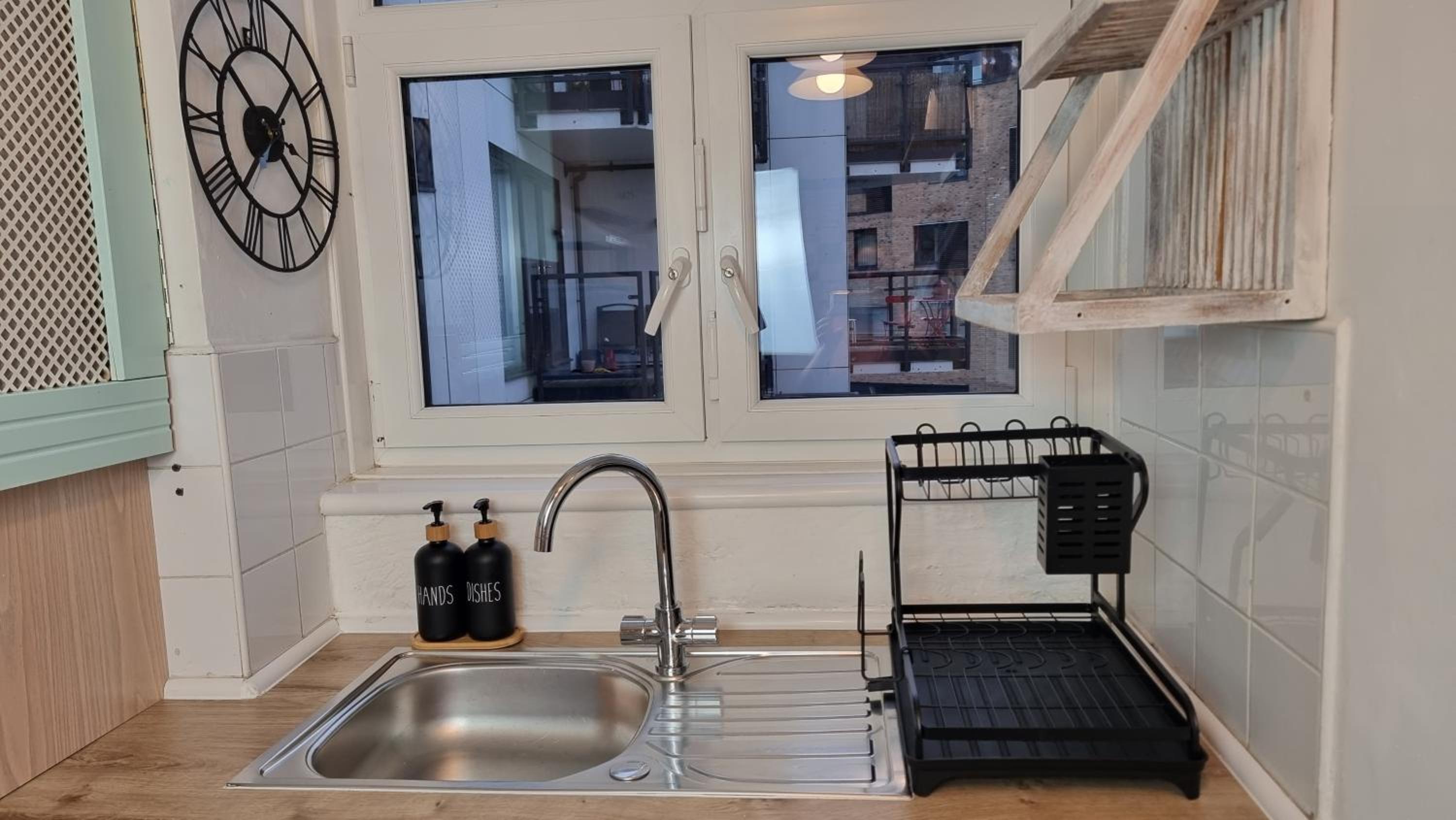 3 bed flat O2 arena Dyson house