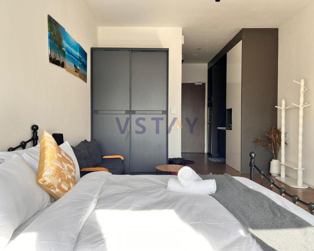 Ceylonz Suites KL Studio near Bukit Bintang - Living Signature
