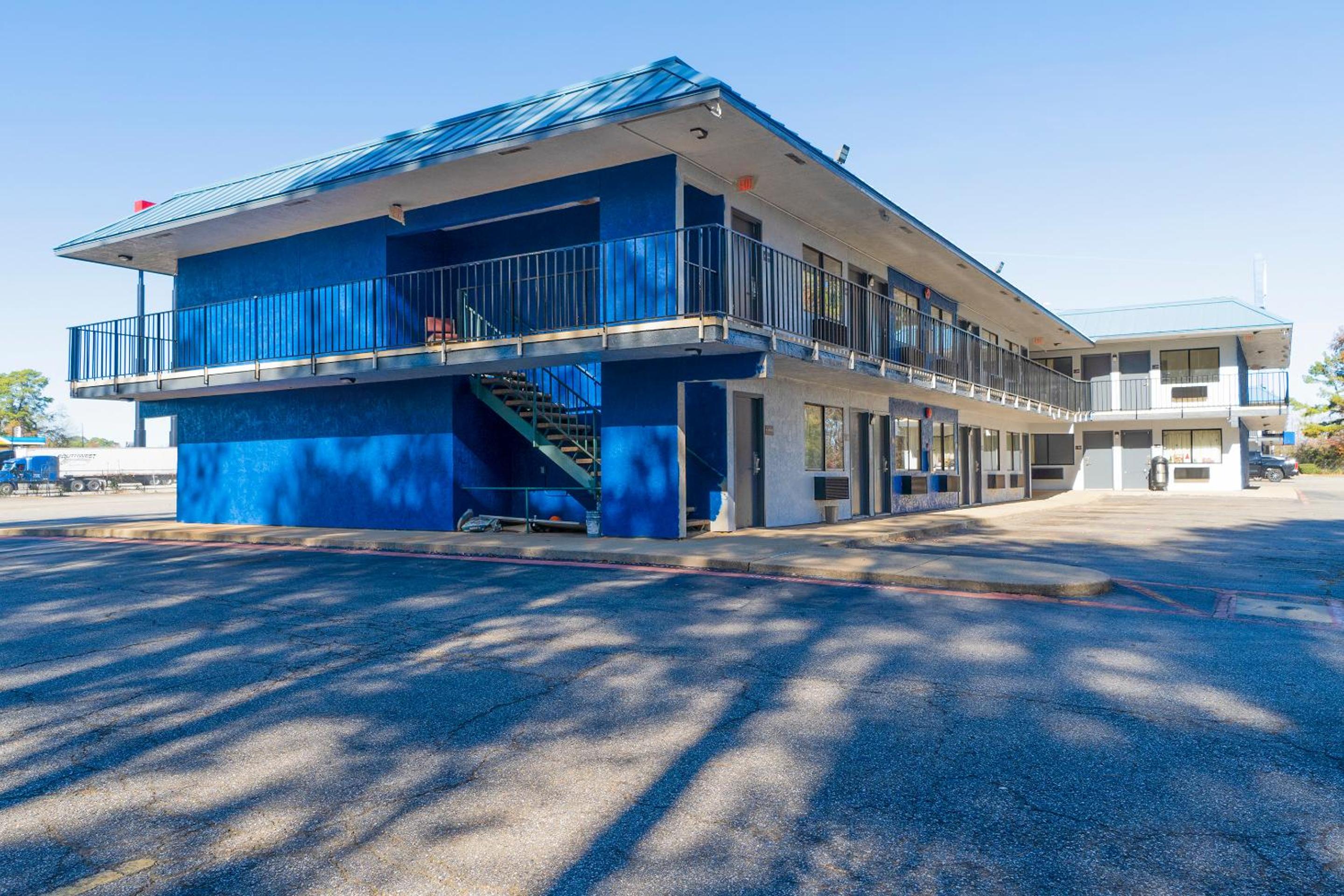 Xpress Inn & Extended Stays