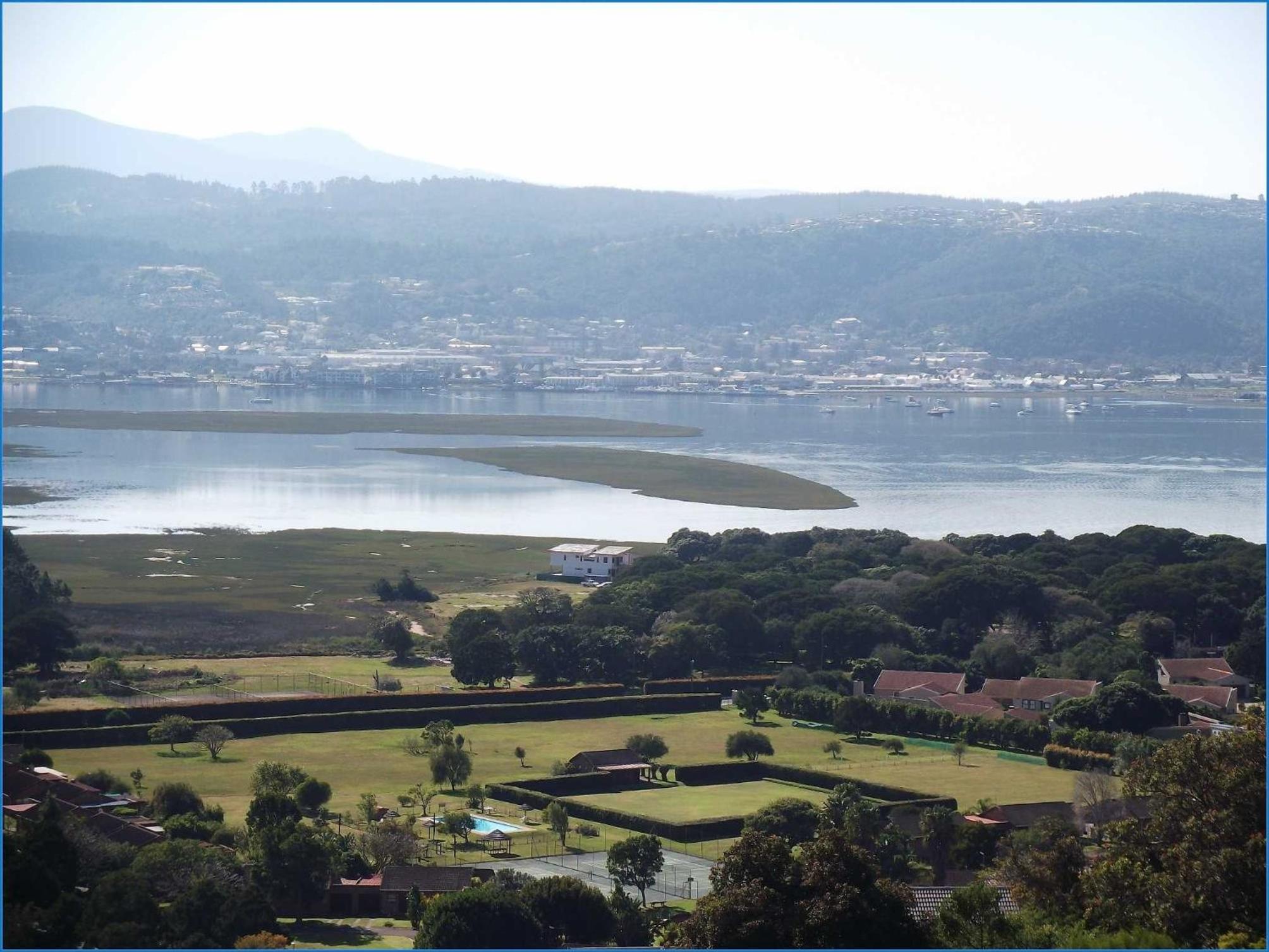 Brenton Lake Holiday Cottages
