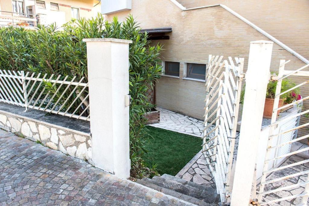 Monolocale con giardino a Marcelli- M225