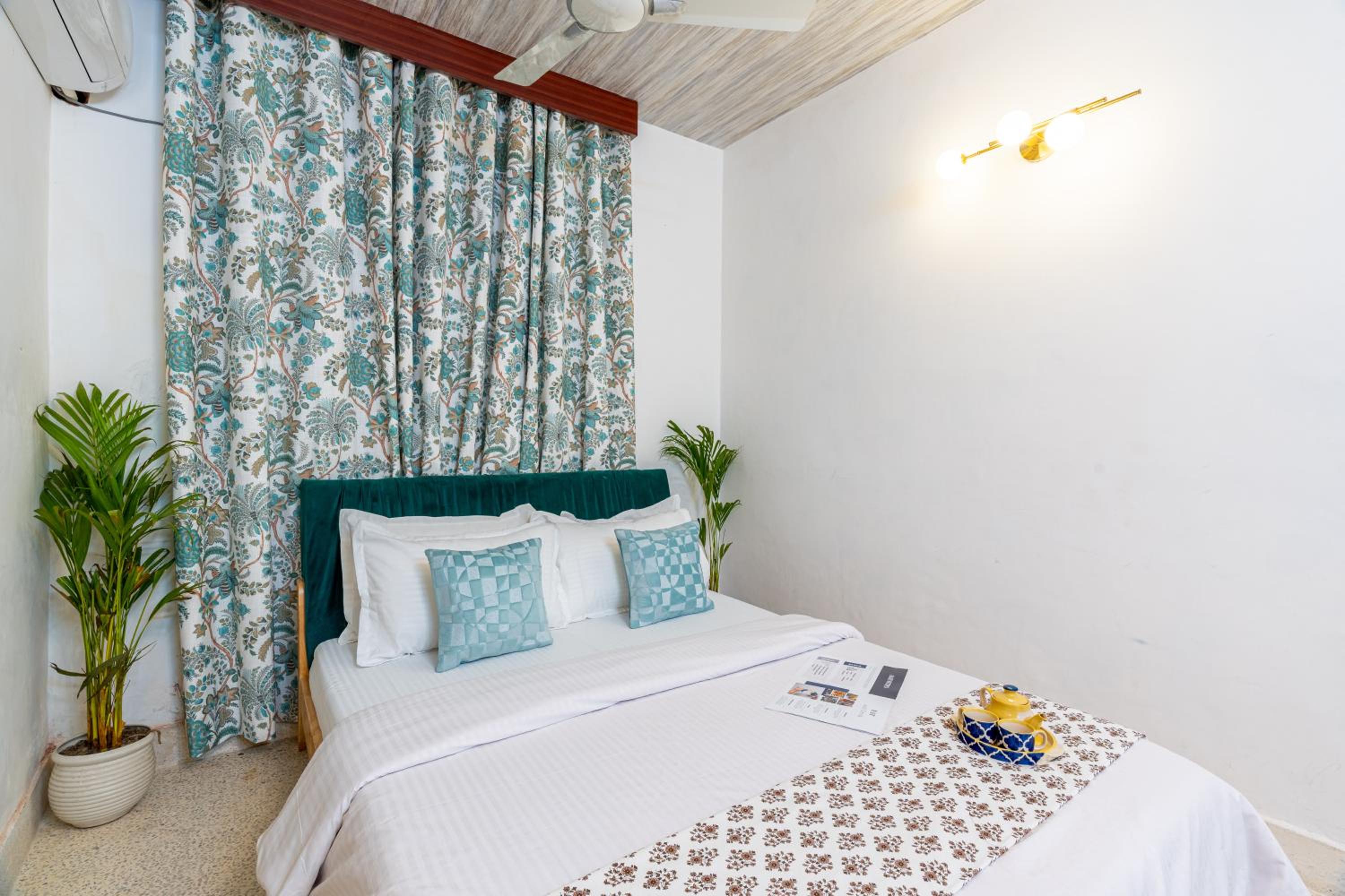 Homlee-Excellency Large 4BHK-South Delhi- NFC view 4