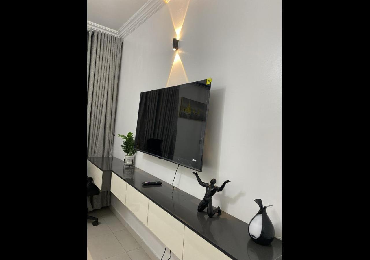 Exquisite Lekki Phase1 Apartment view 5