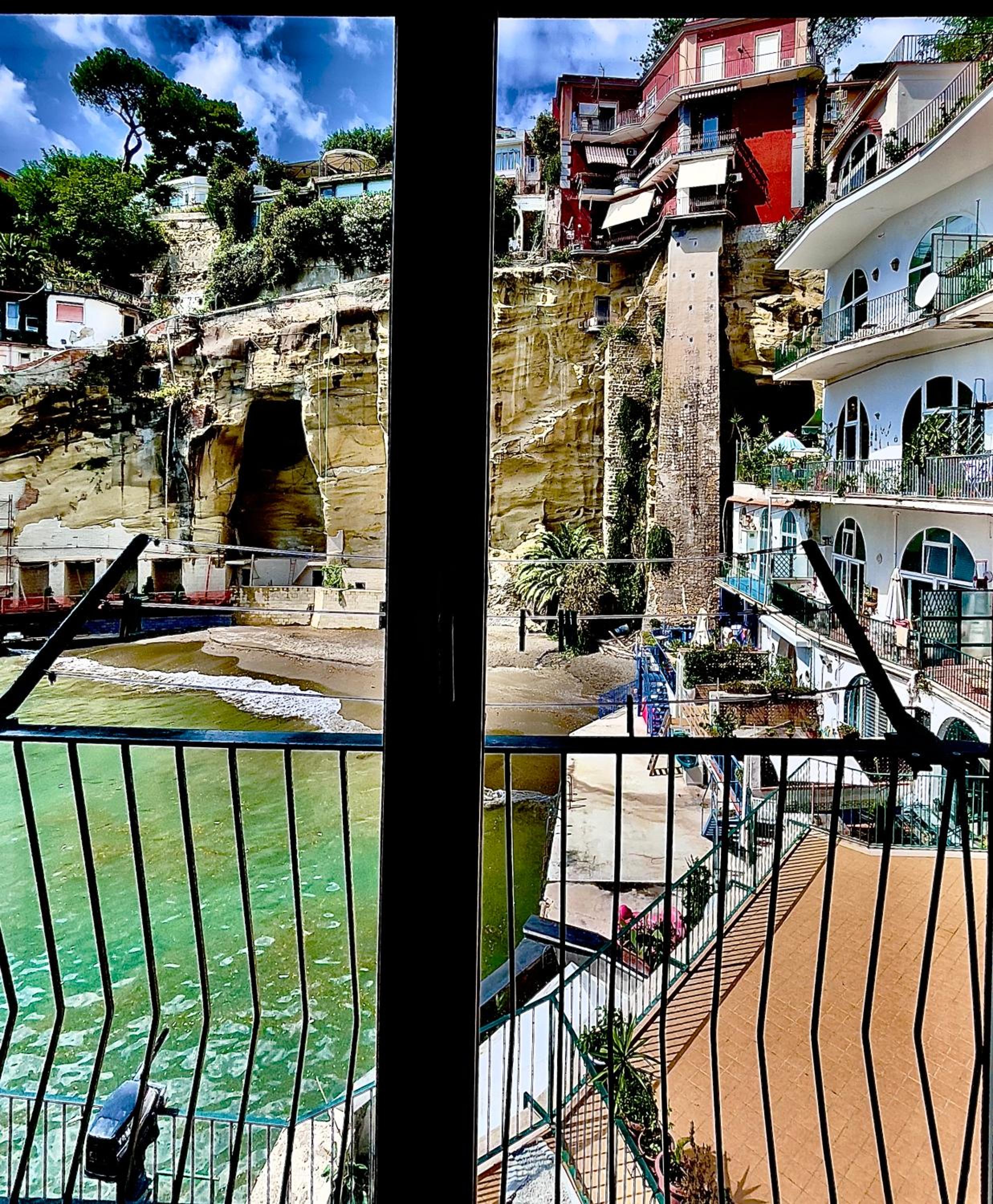 Grotta Romana Home