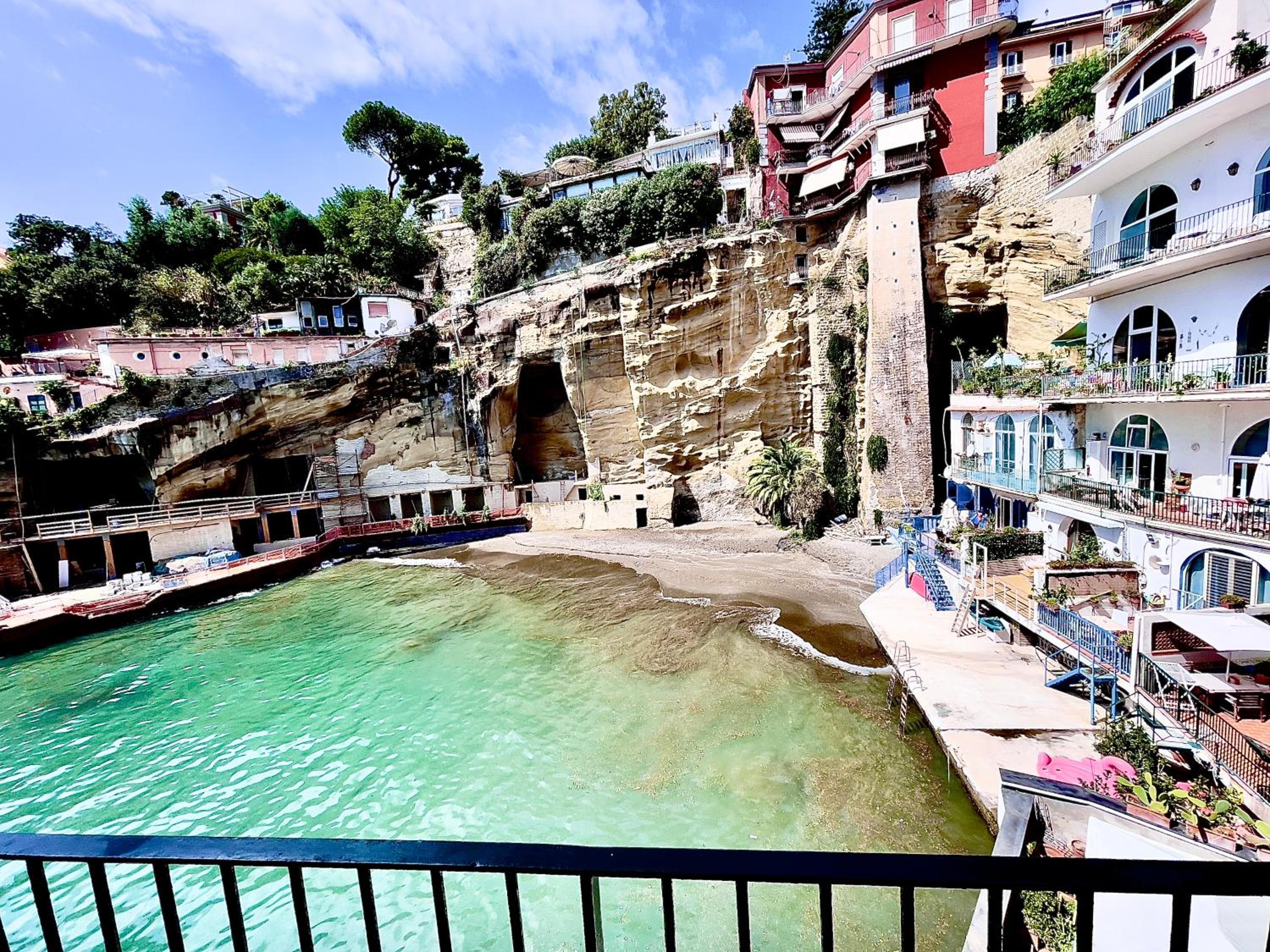 Grotta Romana Home