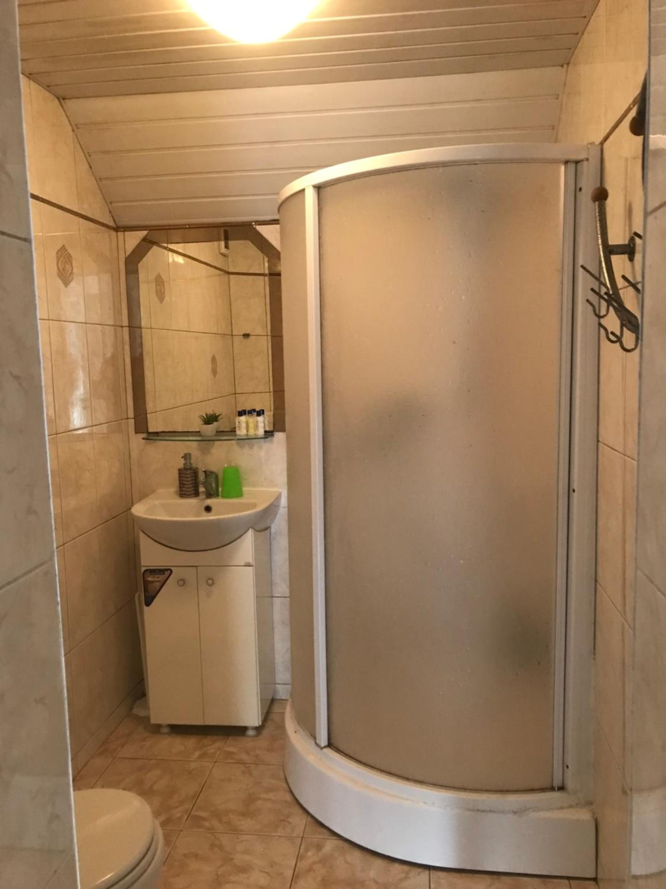 Room in a Private House 5 min from Airport Riga view 5