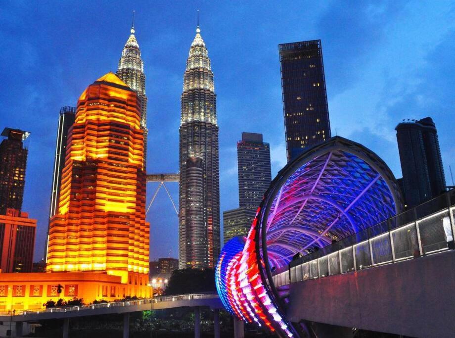 KLCC view 3r2b 10min walking klcc, lrt, local food