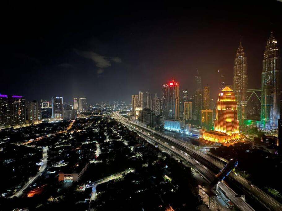 KLCC view 3r2b 10min walking klcc, lrt, local food