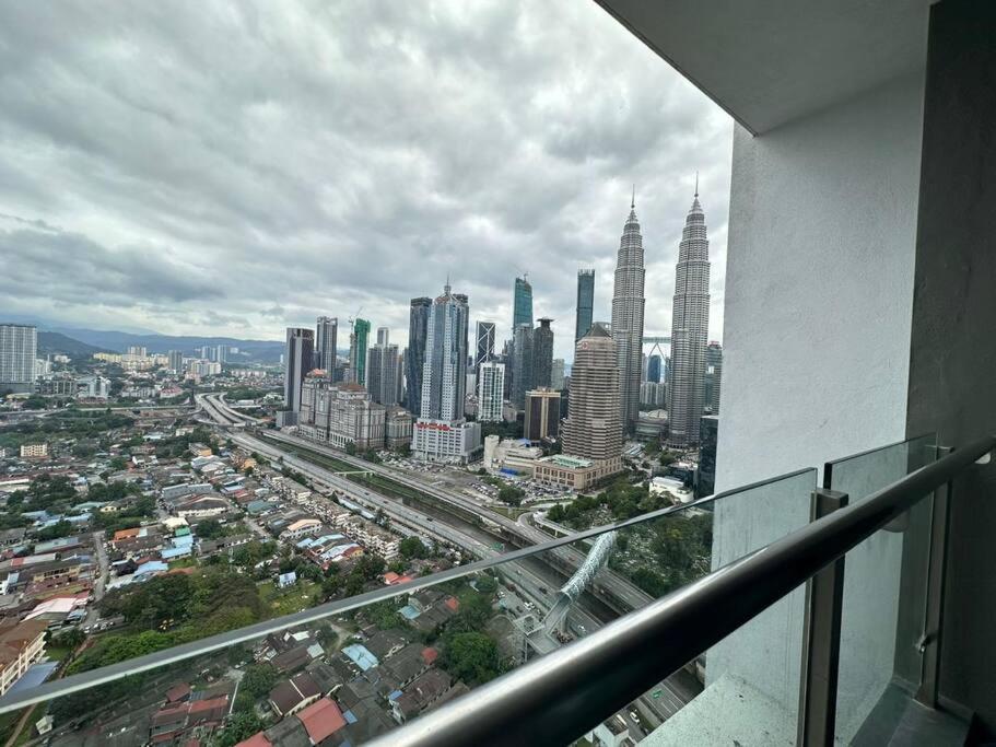 KLCC view 3r2b 10min walking klcc, lrt, local food